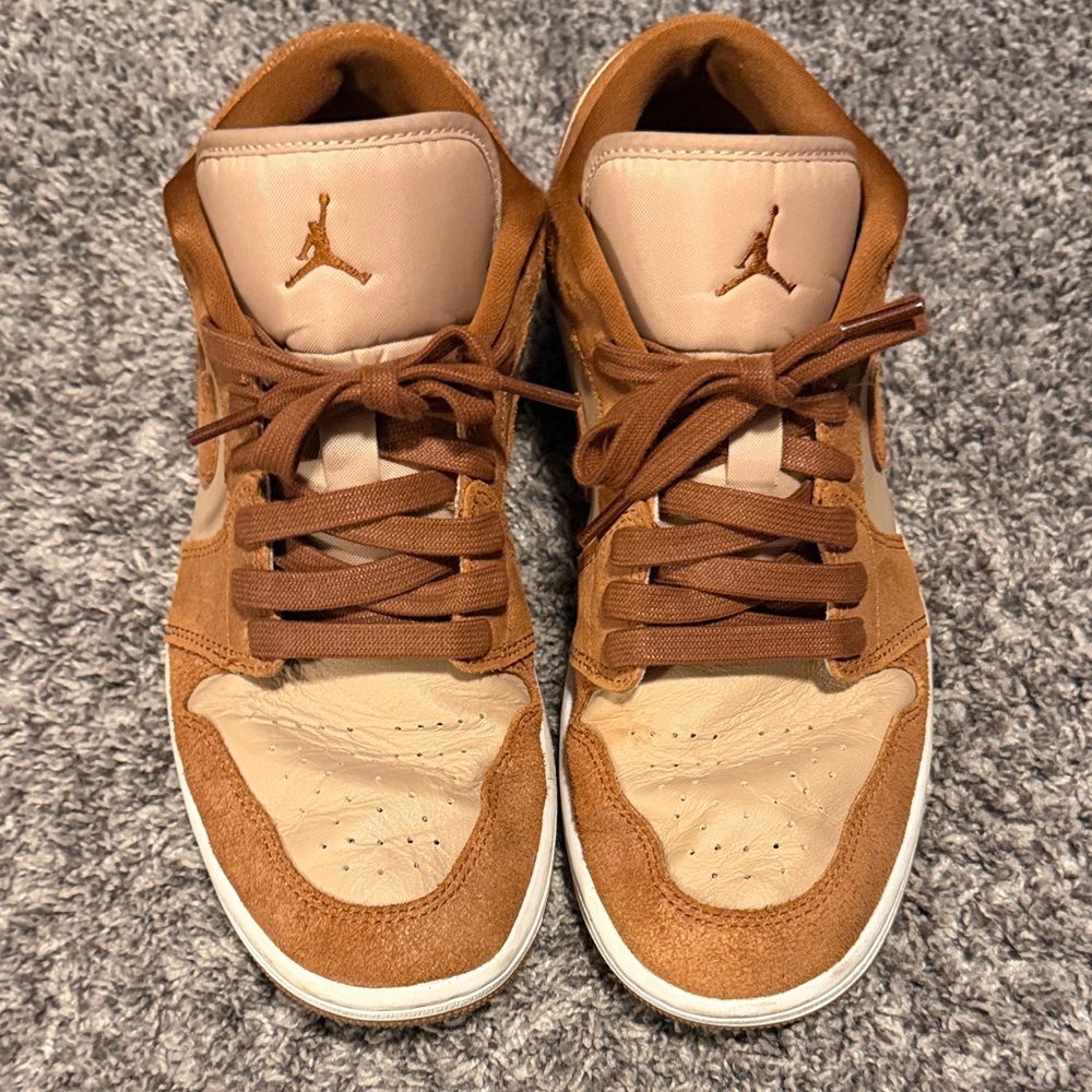 Jordans Tan and Cream Sneakers Women’s 10/men 8.5